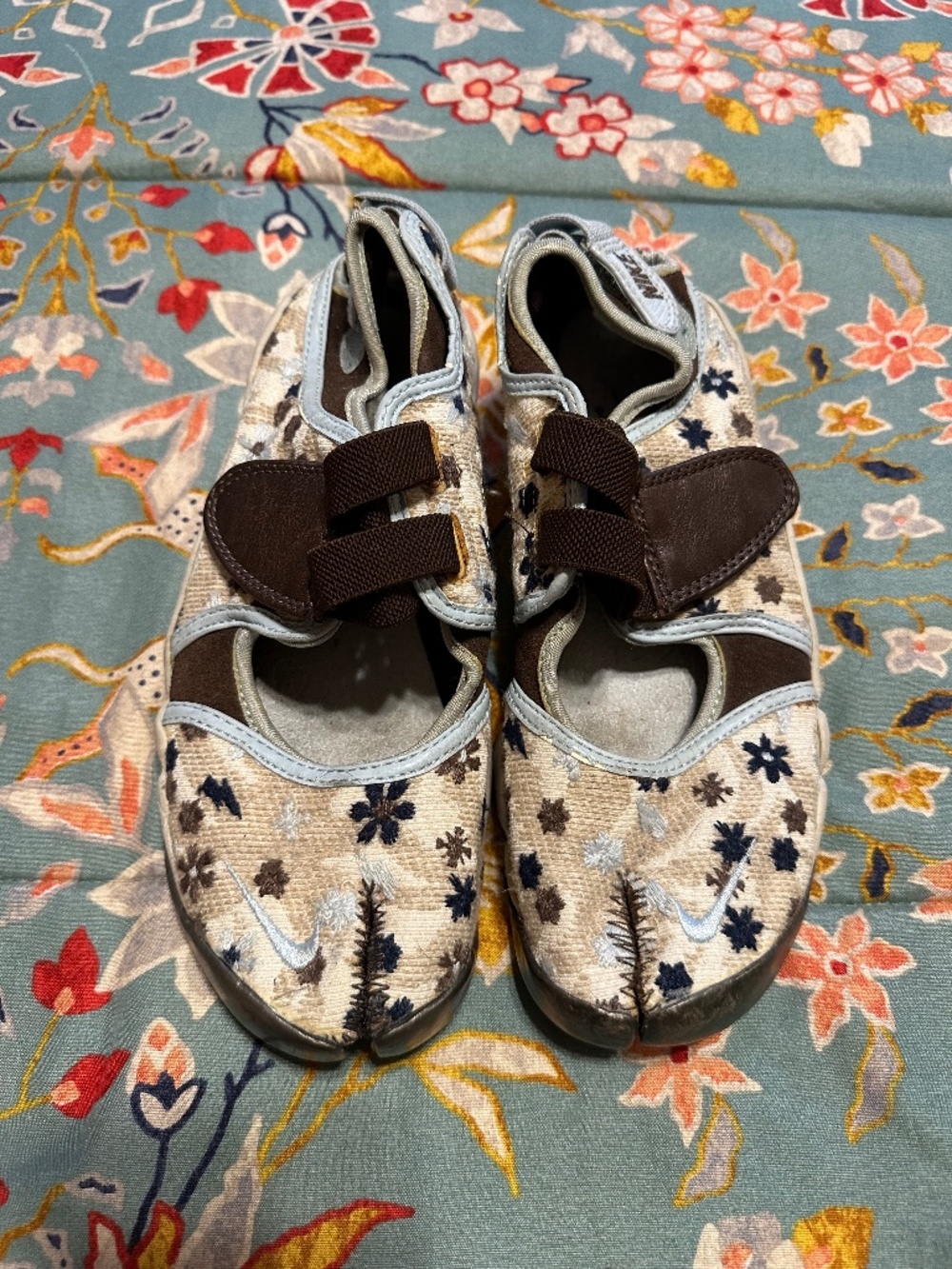 Women's AIR RIFT SPLIT-TOE SNEAKER Size 8